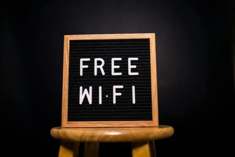 Korzystanie z WiFi sąsiada — czy to zawsze nielegalne?